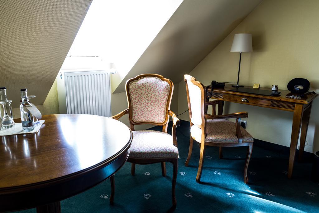 Burg Warberg Hotel Buitenkant foto